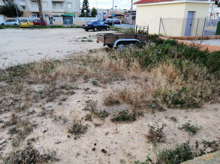 SOLAR CALLE EMIL Y CALLE BELLA ANTONIA